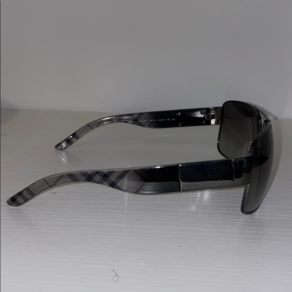 Burberry Sunglasses - Picture 6 of 6